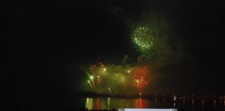 Fogo de artifício desde a baía de S. Martinho