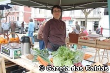 Produtos biológicos à venda na Praça da Fruta