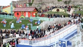 Seres fantásticos habitam a partir de hoje a Vila Natal em Óbidos