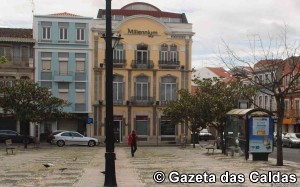 Nasci no inicio da segunda metade do século passado bem próximo do local retratado pelas imagens que hoje encimam este testemunho.