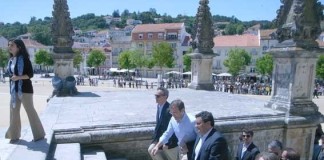 Um Conselho de Ministros no mosteiro de Alcobaça ao lado de um casamento e com protestos e vaias