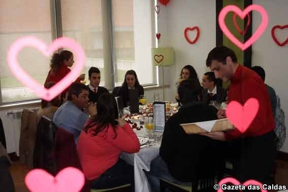 Almoço de São Valentim juntou namorados na Escola de Hotelaria