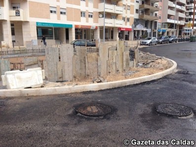 Obras atrasadas na avenida