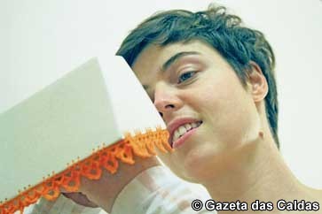 Rita Frutuoso propõe “Lá em cima no telhado” para a colecção da Gazeta das Caldas