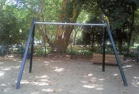 Baloiços do Parque estão a ser reparados