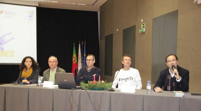 Mesa com os oradores