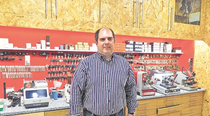 Amador Fernandes realça que a especialização nas chaves e comandos automóveis