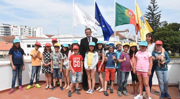 Crianças da escola foram conhecer como funciona a União de Freguesias de Santo Onofre Crianças da Escola União de Freguesias de Santo Onofre - Gazeta das Caldas