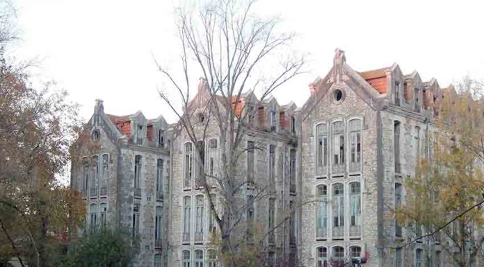 Gazeta das Caldas - Pavilhões do Parque