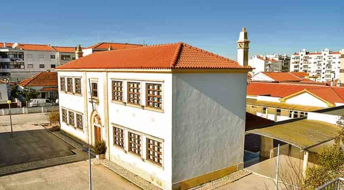 Gazeta das Caldas - A votação para as eleições vai continuar a decorrer na Escola Básica do Bairro da Ponte