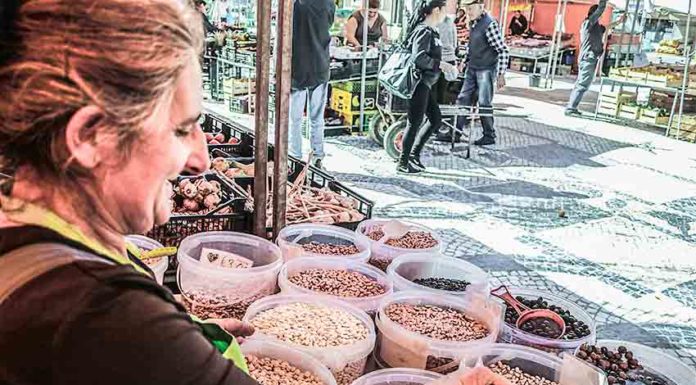 Gazeta das Caldas - Praça da Fruta