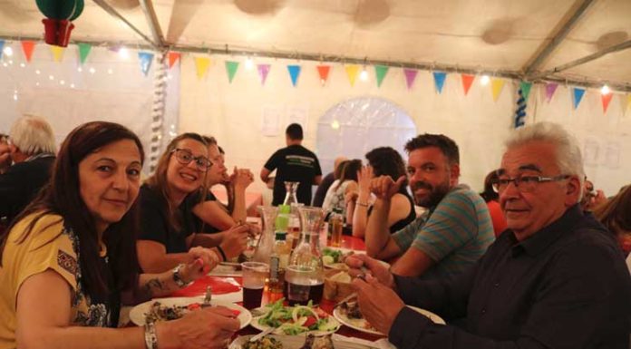 Setecentos quilos de sardinha vendidos em quatro dias de festival no Monte Olivett