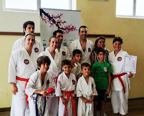 Atletas de Karaté Shokotan dos Pimpões sobem de grau com excelentes resultados