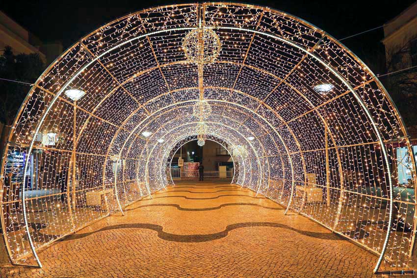 Nazaré está iluminada para o Natal