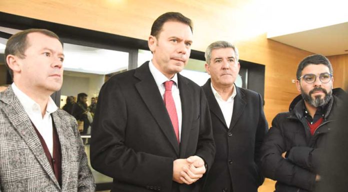 Luís Montenegro recolhe apoios na região na candidatura ao PSD