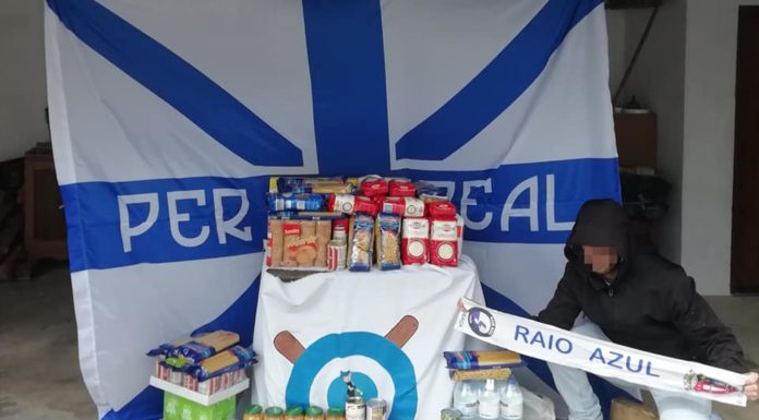 Claque do Ginásio de Alcobaça entrega bens ao Re-food