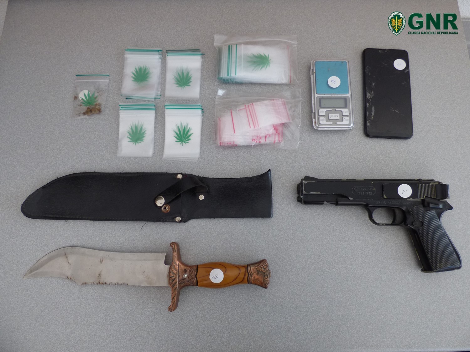 Prisão domiciliária por roubos na via pública na Benedita