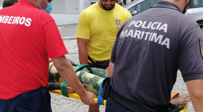 Surfista socorrido em Paredes da Vitória