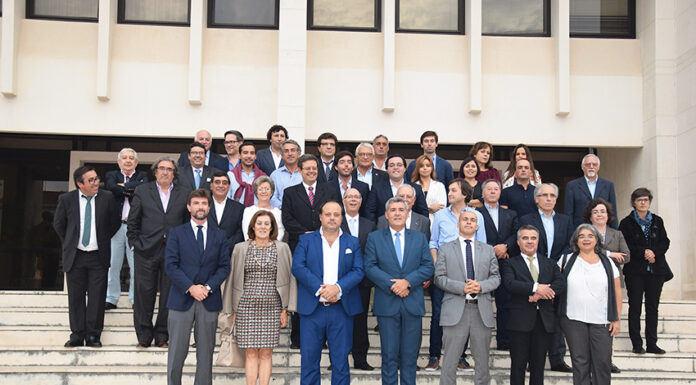 Partidos remetem candidaturas para inícios de 2021