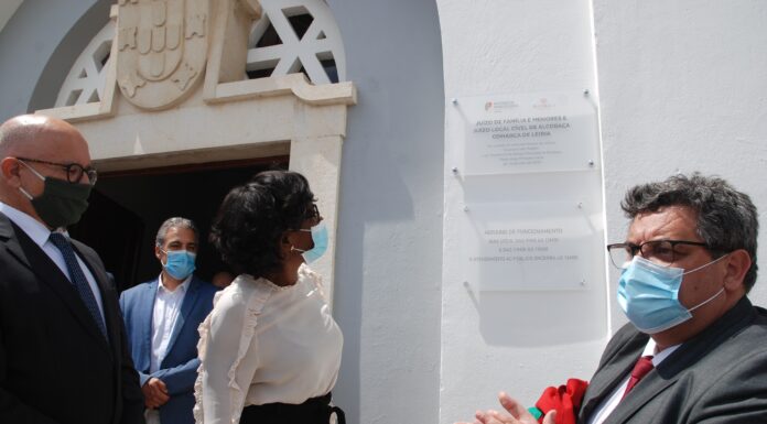 Ministra da Justiça elogia reaproveitamento de antiga escola de Alcobaça