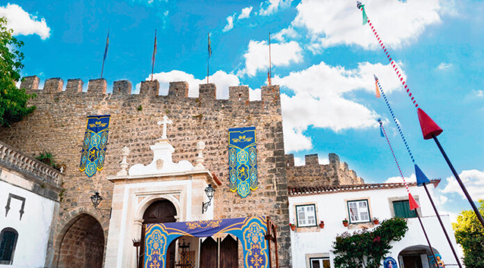 Óbidos sem mercado mas com adornos medievais