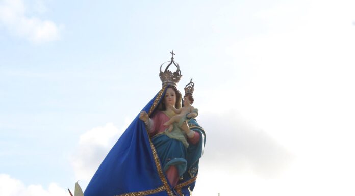 Gaeiras festeja padroeira com procissões mas sem acompanhamento