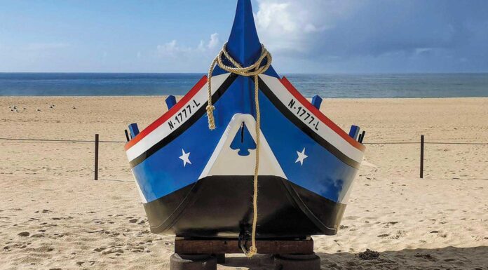 Embarcação “Perdido” foi restaurada e regressa ao areal