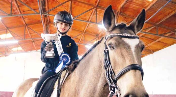 Áurea Sábio sagrou-se campeã nacional de dressage aos 10 anos