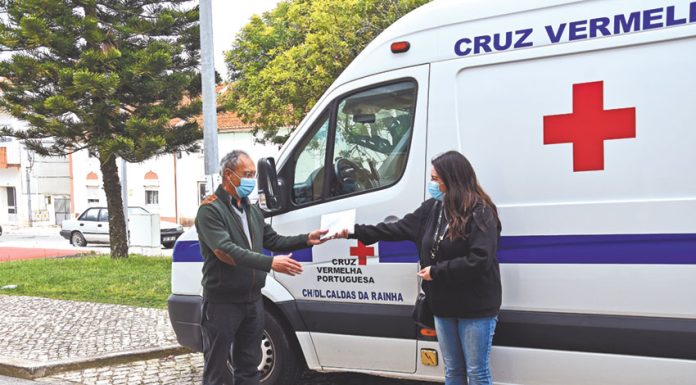 Rotaract oferece donativo para equipar ambulância