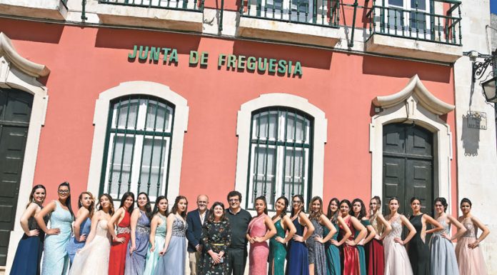 Desfile de moda no centro da cidade