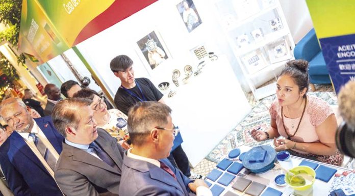 Mariana Sampaio cria e ensina cerâmica lusa em Macau