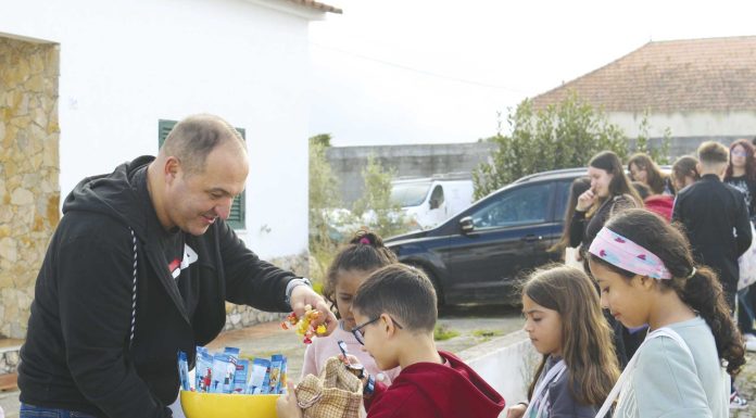 Crianças saíram às ruas para a tradição do Pão por Deus