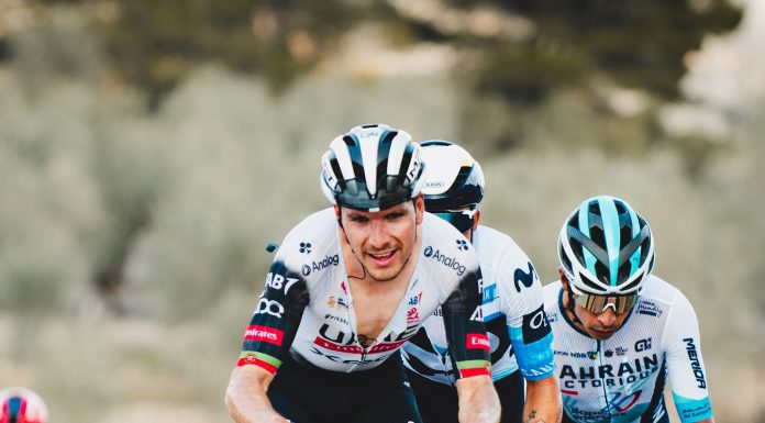 João Almeida veste a amarela em Valência