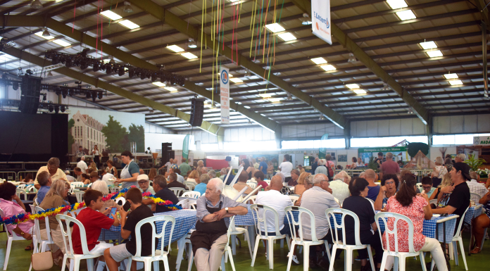 Dia do Emigrante atrai três centenas à Expoeste