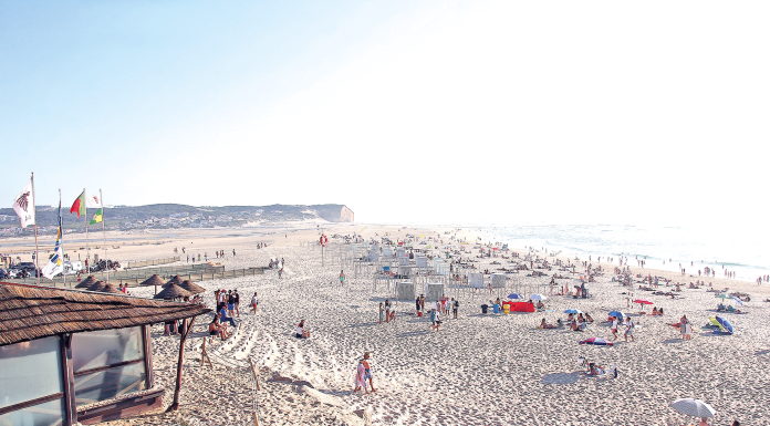 Roteiro de verão: praias do Oeste com mar limpo e certificado