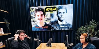 O padre que escreve biografias de santos modernos e dirige a comunicação da Igreja