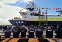 Barco de pesca lançado à água no Porto de Peniche foi para Sesimbra