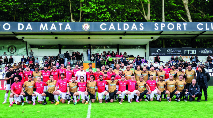 As equipas do Caldas e da Tekever que alinharam na partida solidária